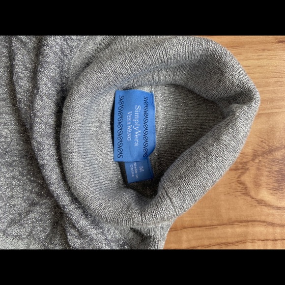 Vera Wang turtle neck - Picture 2 of 5